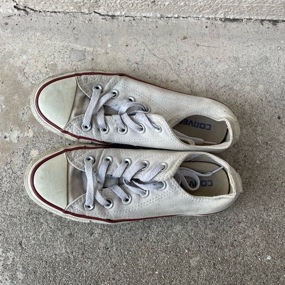 White converse (4 men’s/ 6 women’s) - Picture 3 of 3